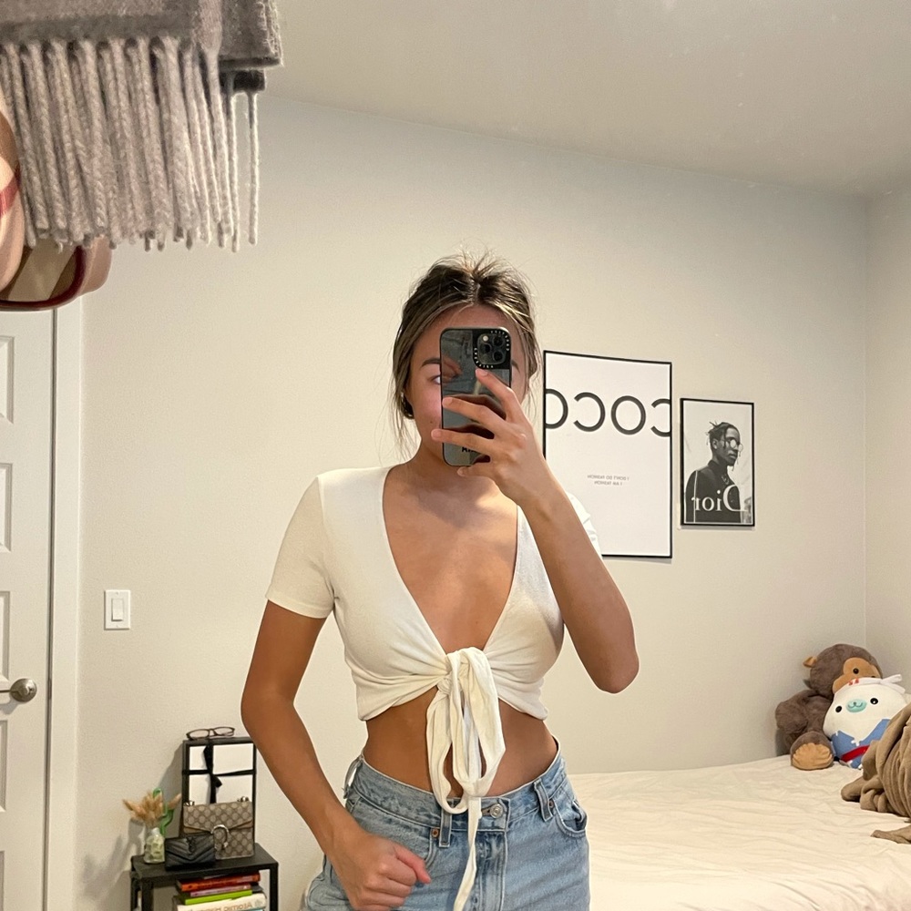 Brandy Melville versatile shirt
